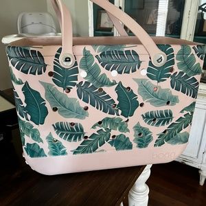 Like New palm leaf bogg bag
